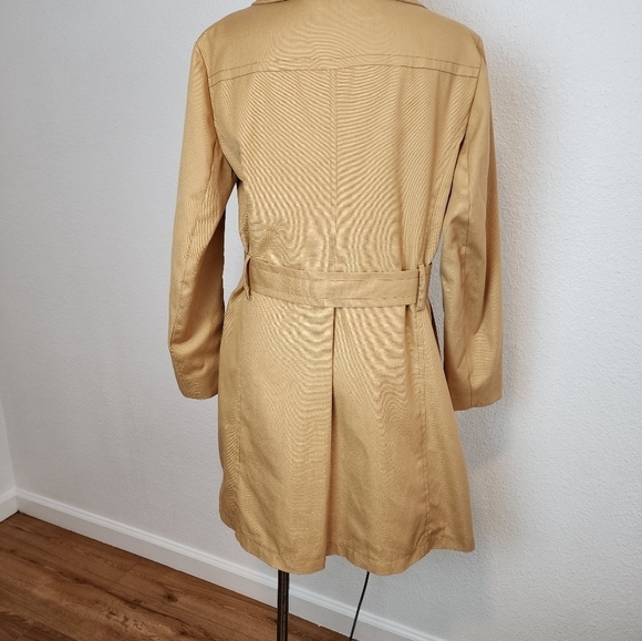 London Fog Vintage 1970's Yellow Pointed Collar Button Front Waist Tie Rain Coat - Picture 2 of 8